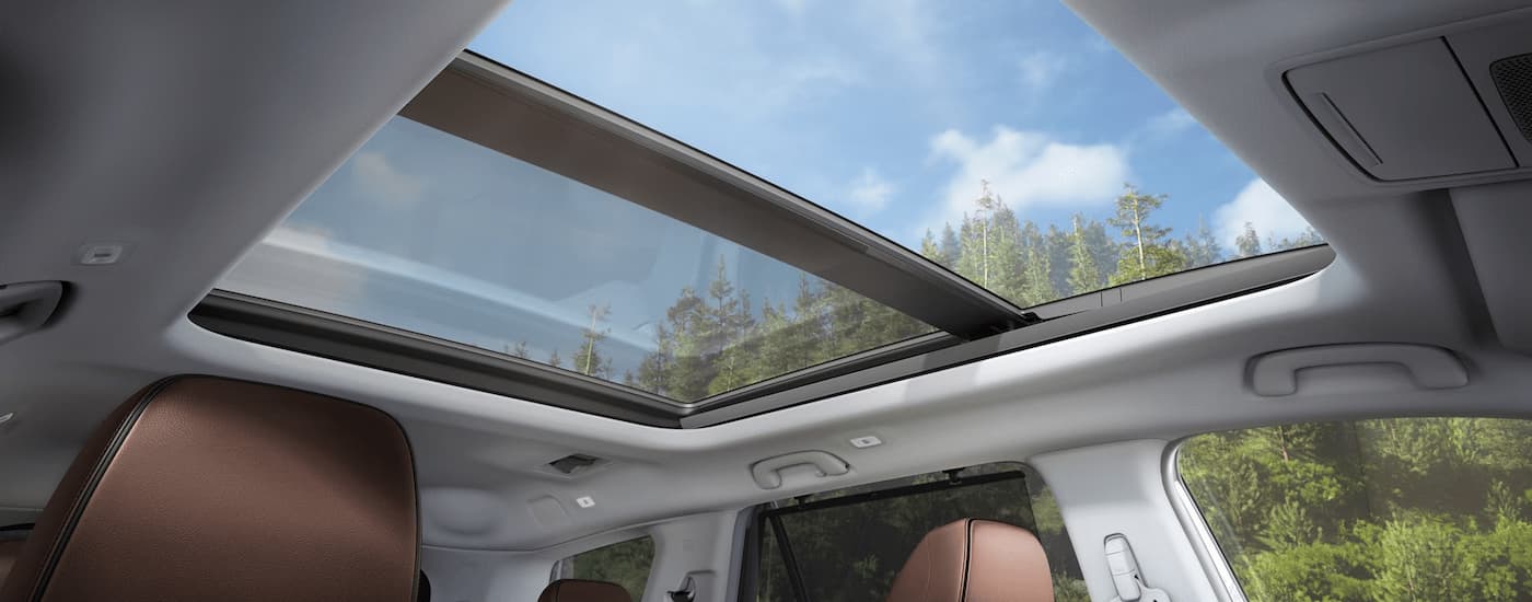A close up of the sunroof in a 2024 Honda Pilot Elite is shown.
